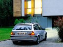 :  > BMW 330i Touring (Car: BMW 330i Touring)
