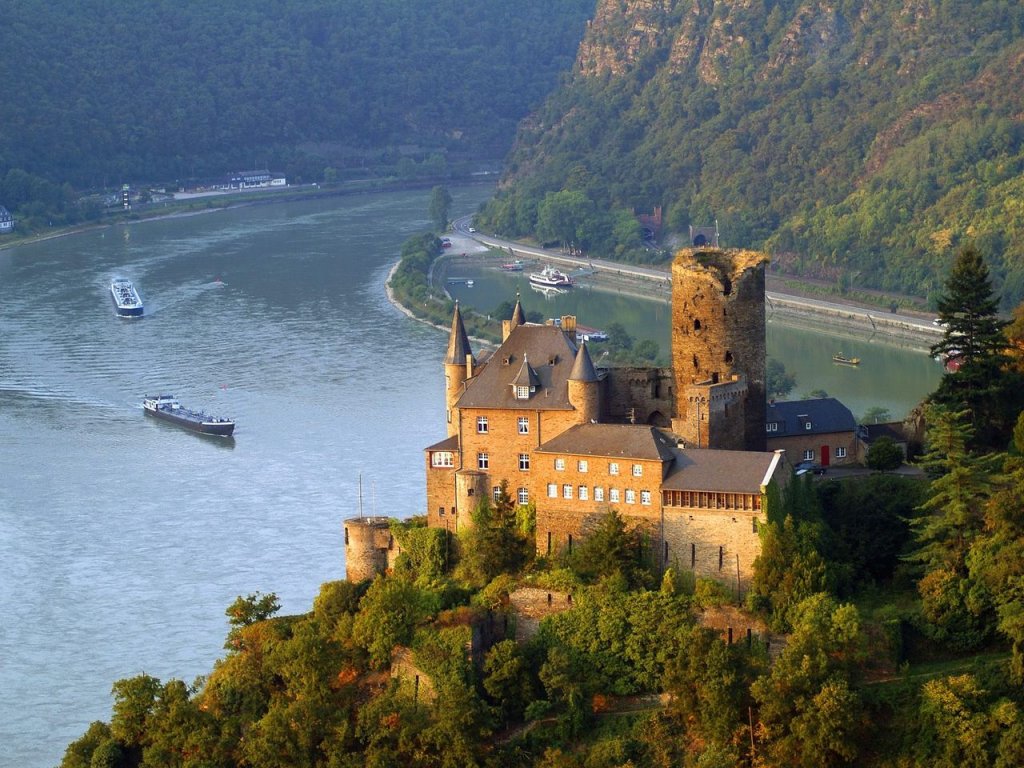 Foto: Burg Katz Above St Goarshausen And The Rhine River, Germany