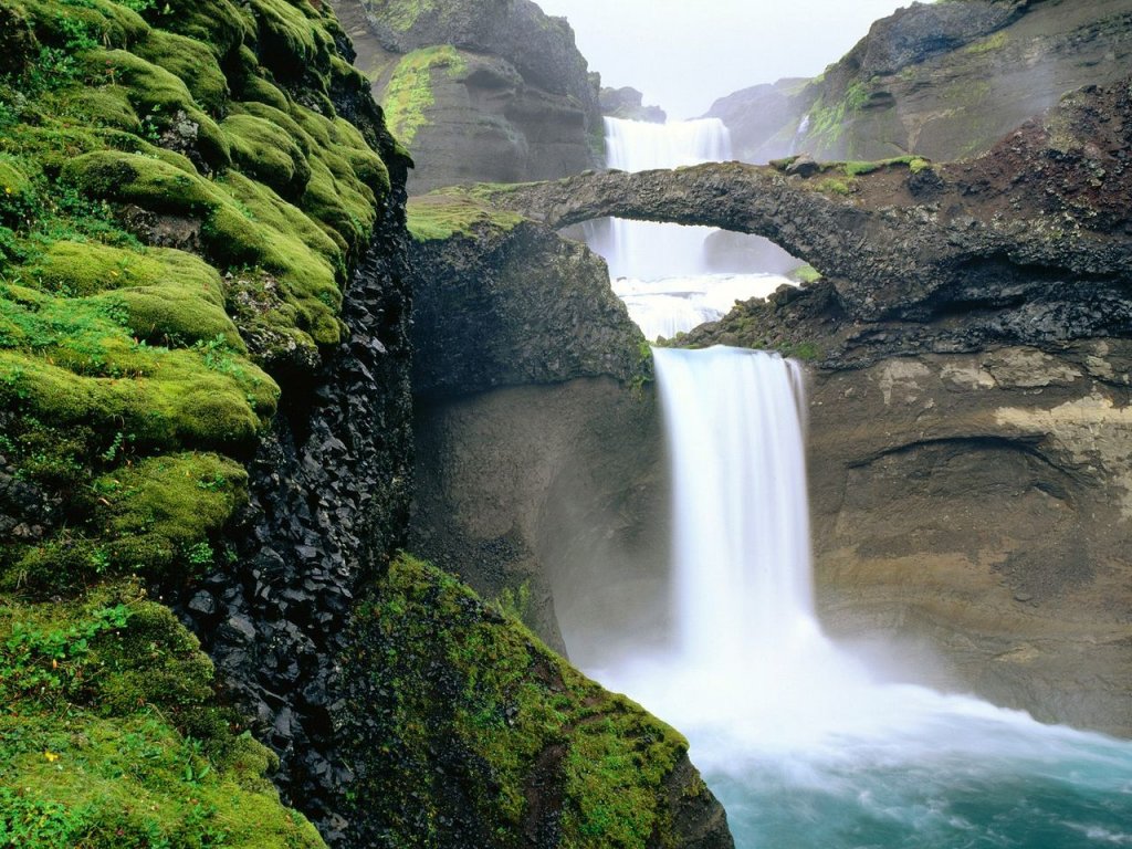 Foto: Scenic Waterfall, Iceland