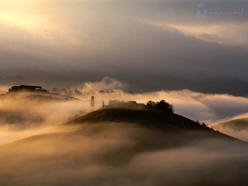 Foto: Morning Mist Over Hills Near Siena, Tuscany, Italy